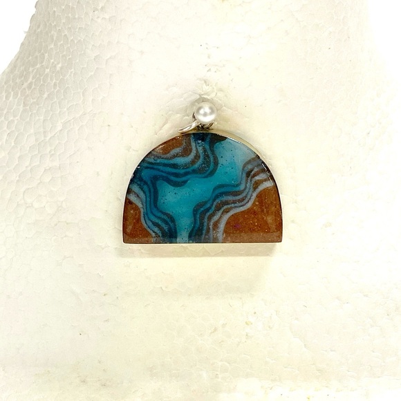 HANDMADE Tiered Resin Art and Sand Pendant - Picture 7 of 10